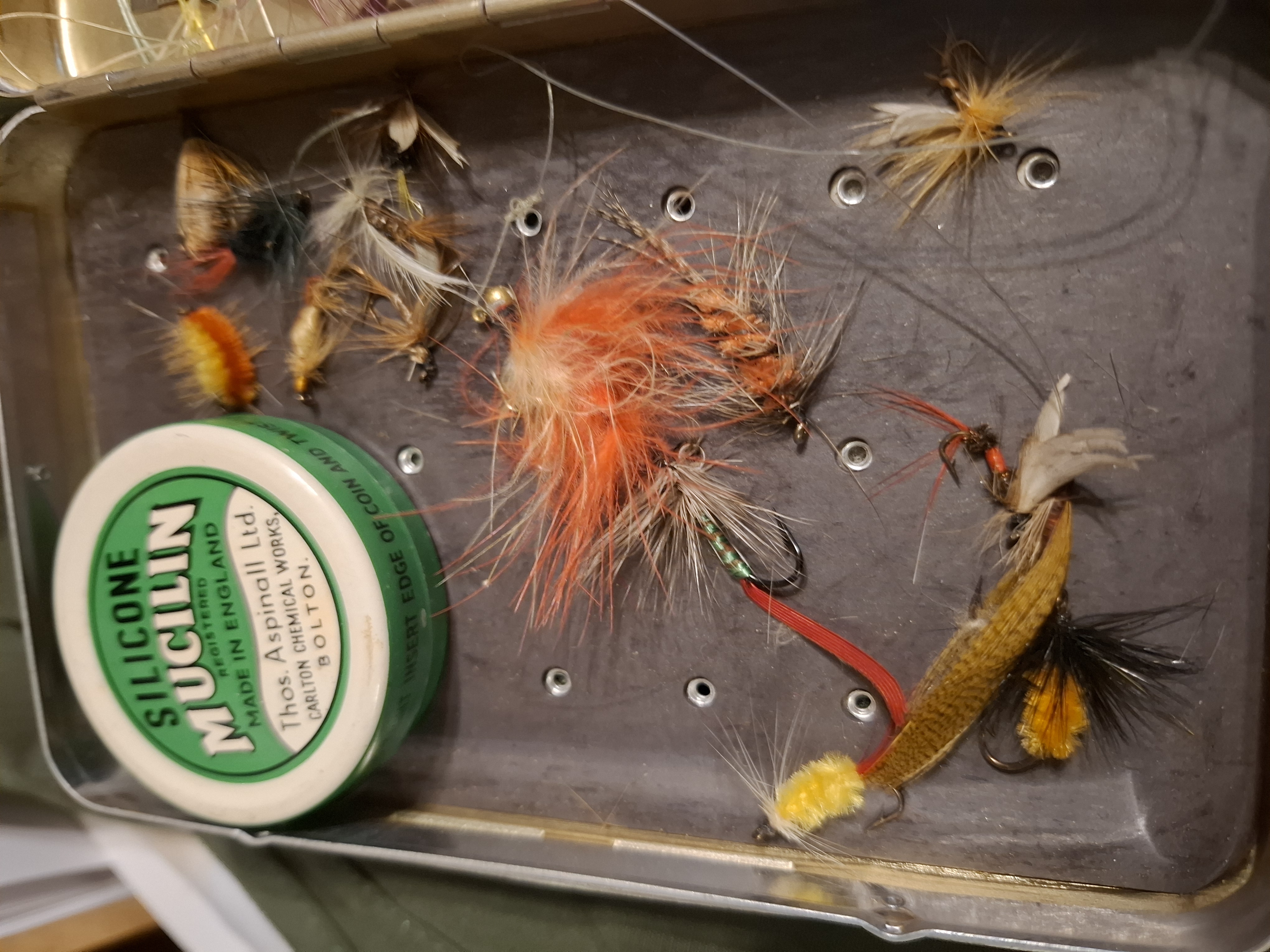 Vintage fly fishing box with flies and a xl fly fishing vest in an almost new condition photo 3