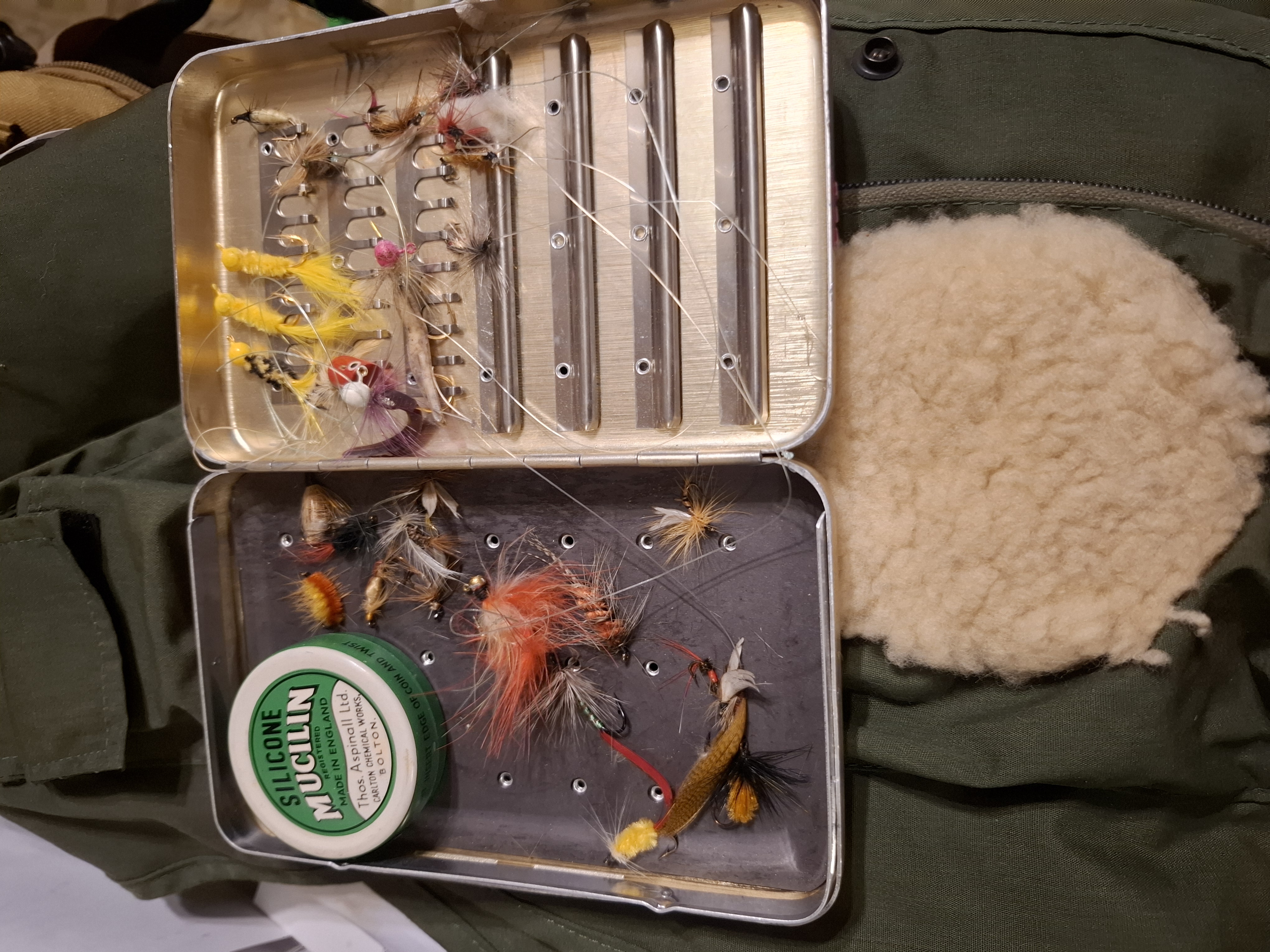Vintage fly fishing box with flies and a xl fly fishing vest in an almost new condition photo 2