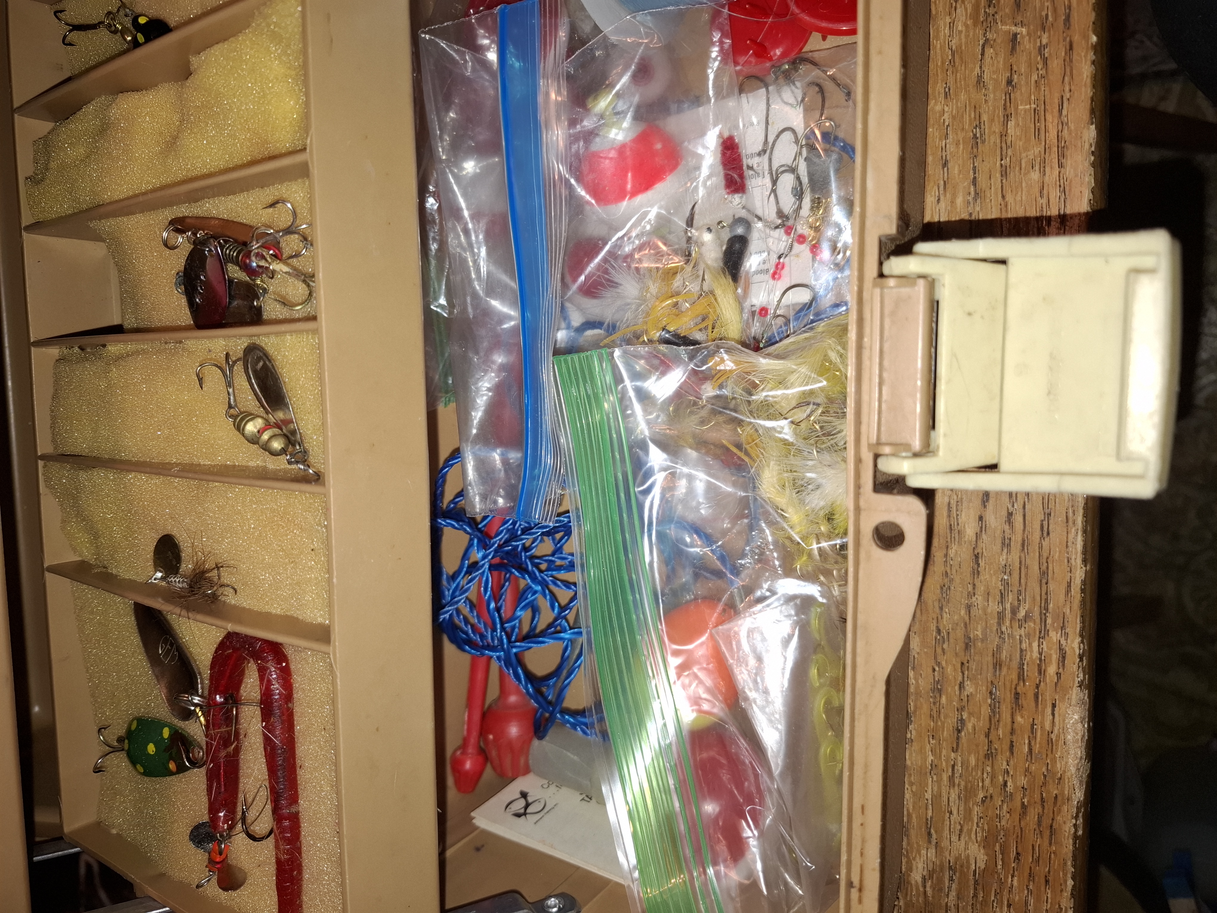 Vintage tackle box with many vintage lures and extras photo 2